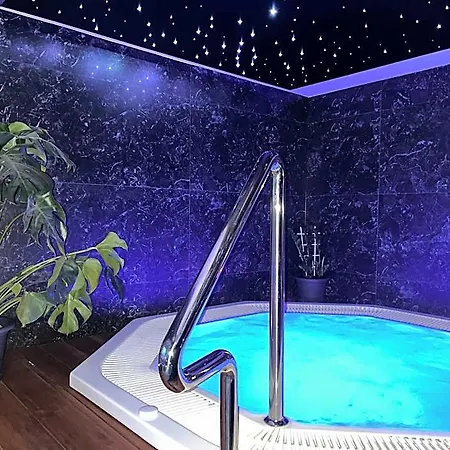 Axel Boutique Jacuzzi & Sauna Bed and breakfast 4*