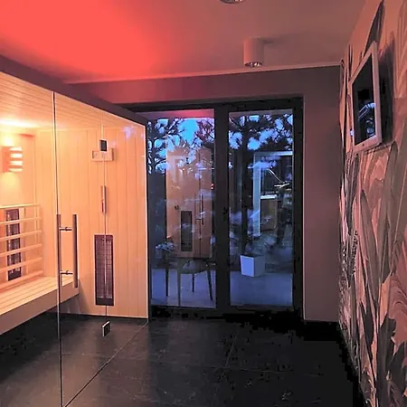 Bed and breakfast Axel Boutique Jacuzzi & Sauna 4*