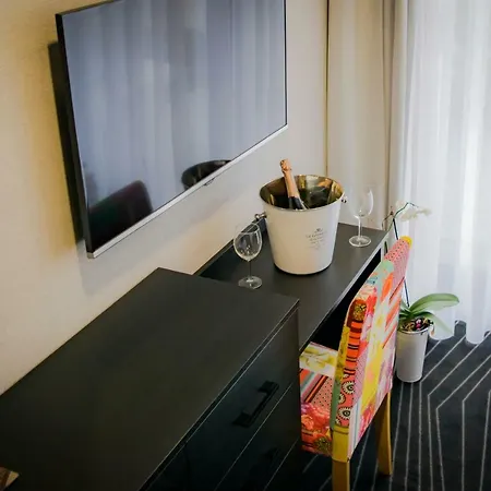 Axel Boutique Jacuzzi & Sauna B&B 3*