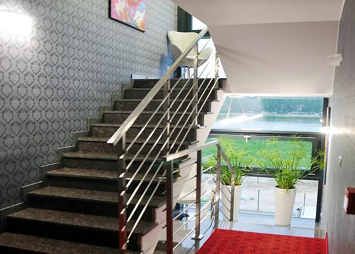 Axel Boutique Jacuzzi & Sauna Дзивнув