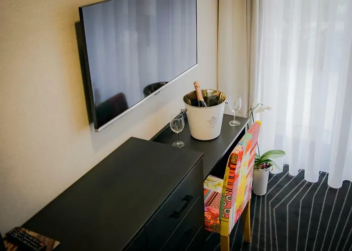 Axel Boutique Jacuzzi & Sauna Couette-café 3*