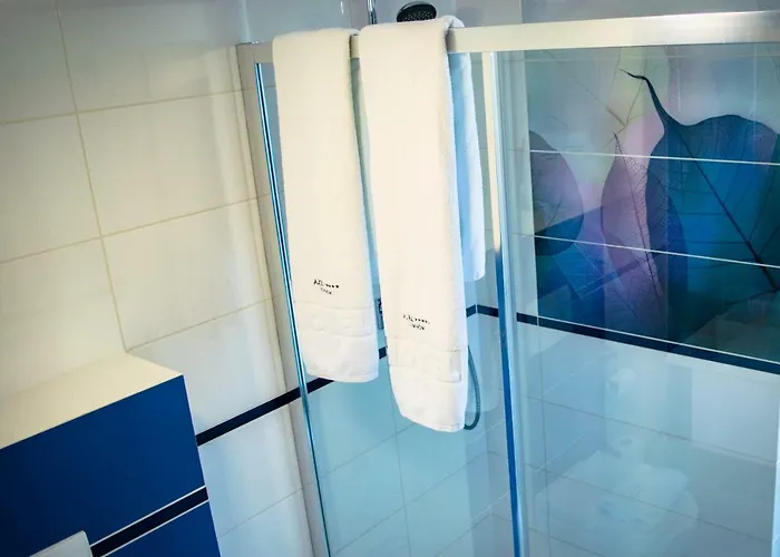 Axel Boutique Jacuzzi & Sauna Couette-café