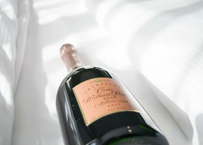 Axel Boutique Jacuzzi & Sauna Couette-café 3*